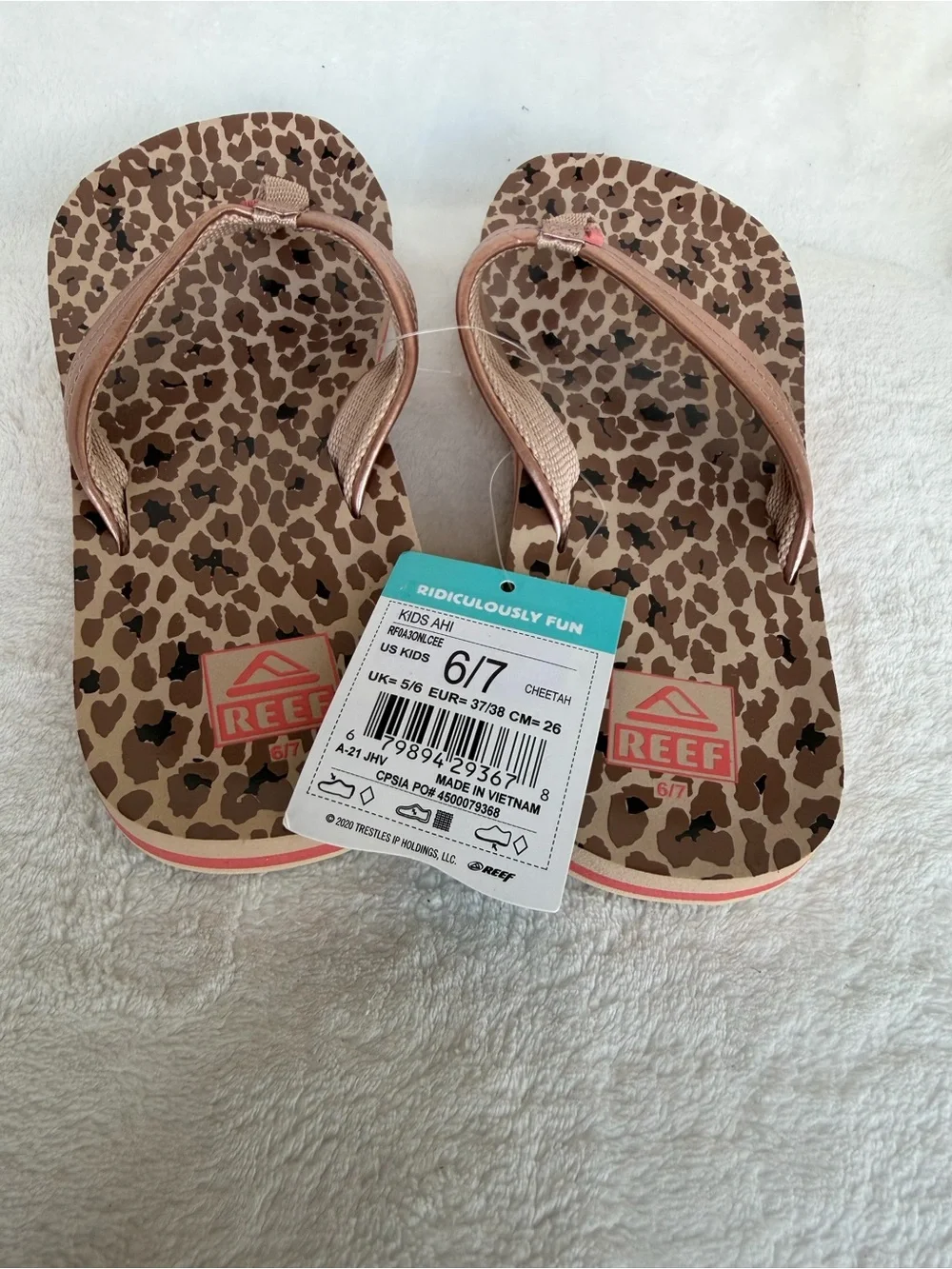 Reef Ahi Cheetah Flip Flops Kids Size 6/7 NWT